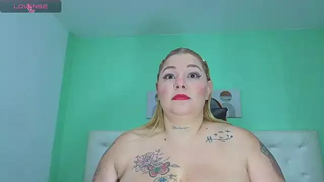 Freechat selena_castillo on StripChat