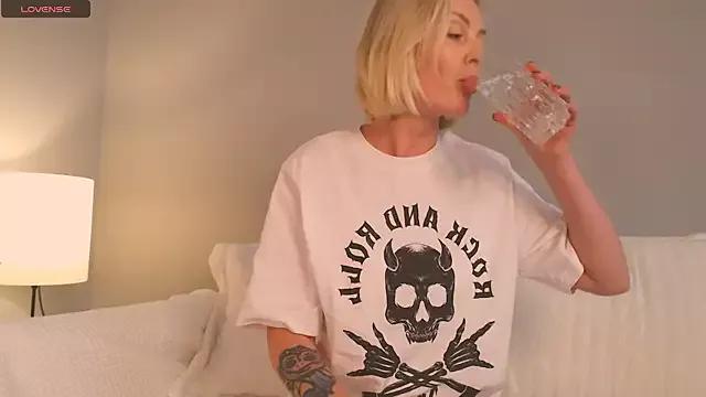 Freechat sexuallycorrecte on StripChat