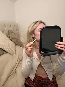 Check out hot camslut SexySaraxxoo SexySaraxxoo from StripChat