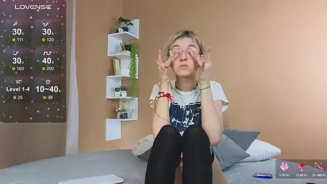 SharlieRey on StripChat 
