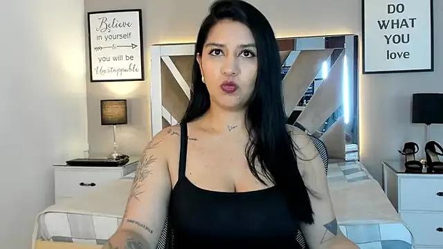 Freechat sharlott18 on StripChat