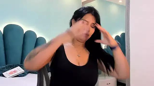 Freechat sharlott18 on StripChat