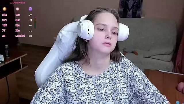 Explore SharybbFace, she wants to masturbate for you SharybbFace from StripChat