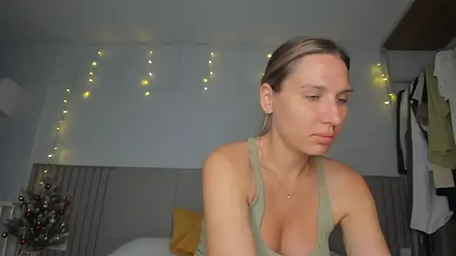 SofiClimbing — naked