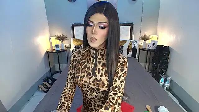 Join cute model TatianaWil TatianaWil from StripChat