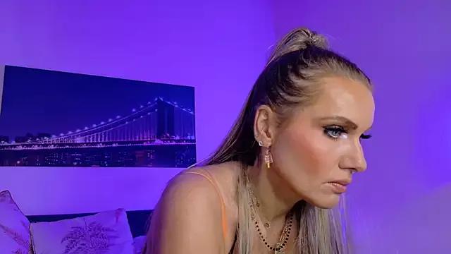 Freechat Tinkerbell822 on StripChat