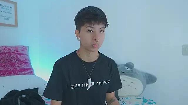 Watch 23 years old tommy_blue from StripChat tommy_blue from StripChat