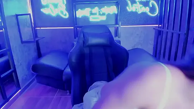 TSExoticFuck — finger my ass