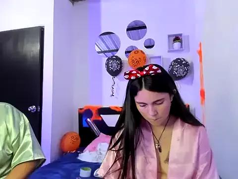 Twodirtyteens18 from StripChat