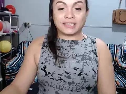 UrAsianPrincessDanie on StripChat 