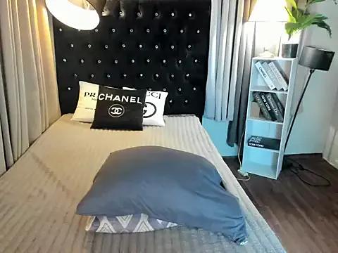 Freechat urfanatic_yumi on StripChat