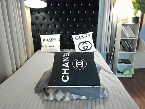 Freechat urfanatic_yumi on StripChat