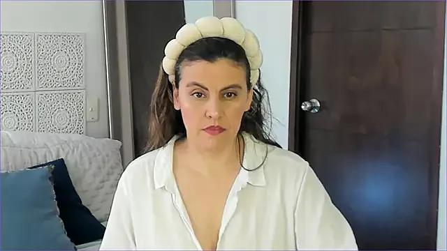 Freechat V_monse on StripChat