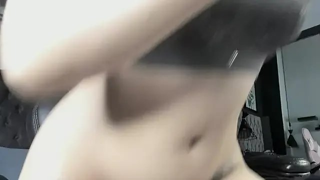 Freechat vaiolethsan__ on StripChat