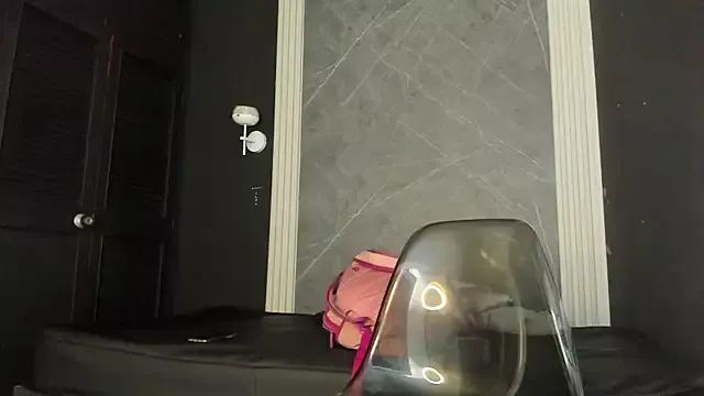 Freechat YummyDuooo on StripChat